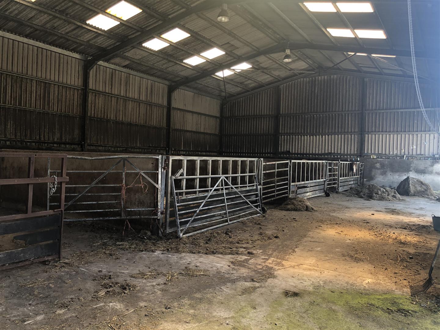 STABLE BLOCK/LOOSE YARD